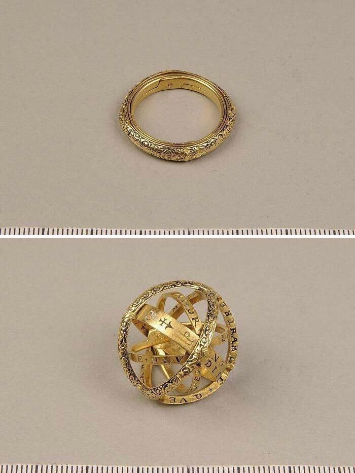 1. Pierścień z XVI wieku zmieniający się w sferę armilarną