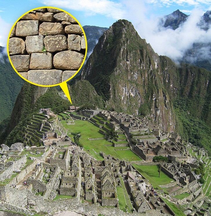 7. Z uwagi na silne trzęsienia ziemi w Machu Picchu, konstrukcja tego miasta uległa zmianie.