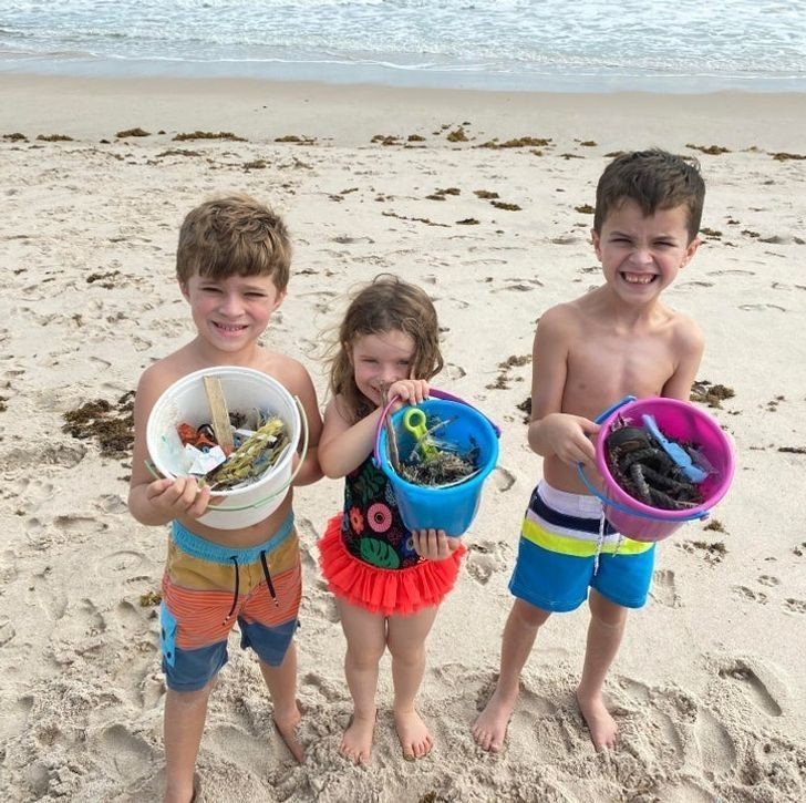 12. "Uczę moje dzieciaki zbierania śmieci na plaży."