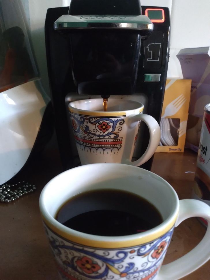 10. "Moje ojcostwo wkroczyło w fazę robienia kolejnej kawy w trakcie picia kawy."