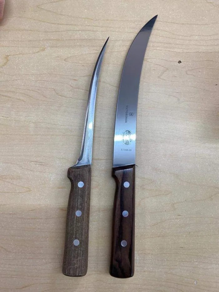 3. Nóż z lewej był używany przez rzeźnika przez pięć lat. Nóż z prawej to ten sam model, tyle że nowy.