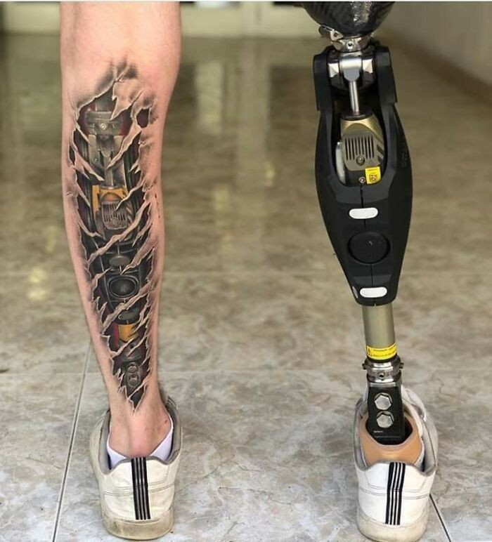 Biomechaniczny tatuaż