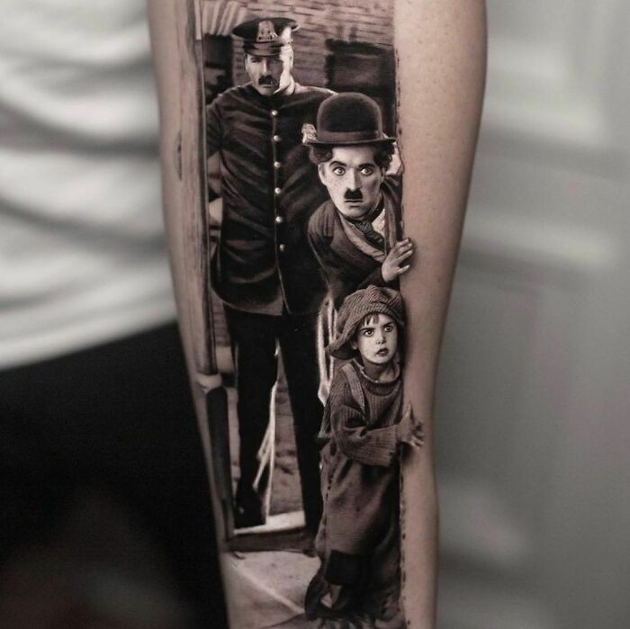Tatuaż Charliego Chaplina autorstwa Inala Bersekova