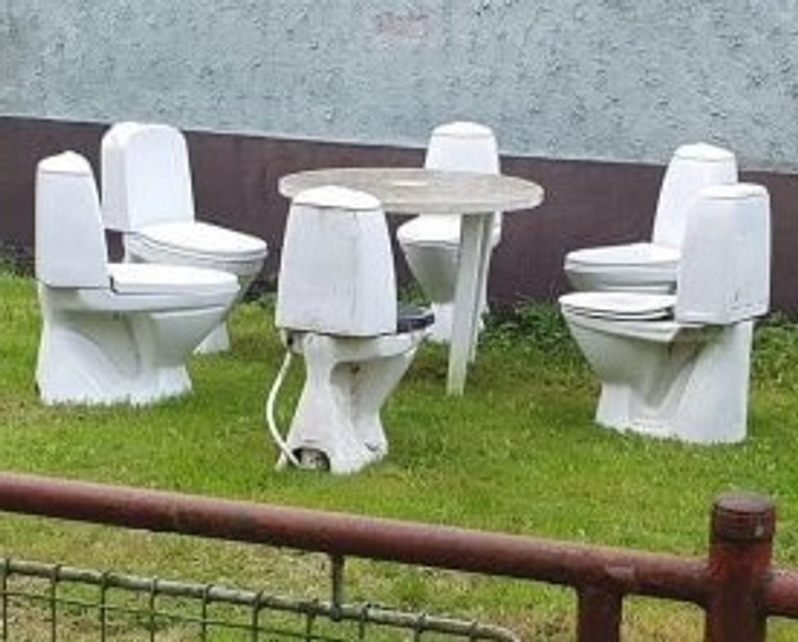 "Urocze krzesła ogrodowe"