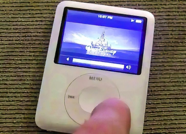 9. Oglądanie filmów na malutkim ekranie iPoda