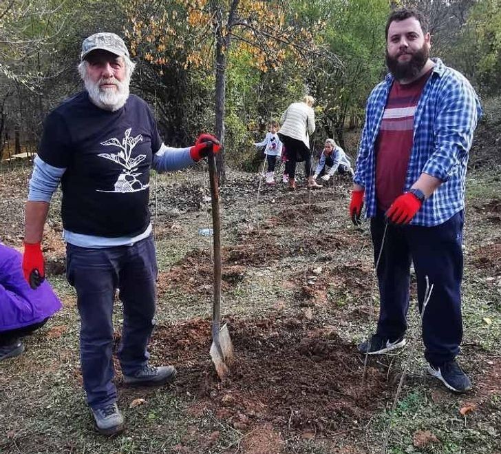 9. "Ja i mój ojciec pomagający Treebanks zasadzić 10 tysięcy drzew"