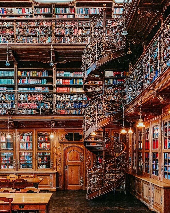 Ta biblioteka ma 114 lat.