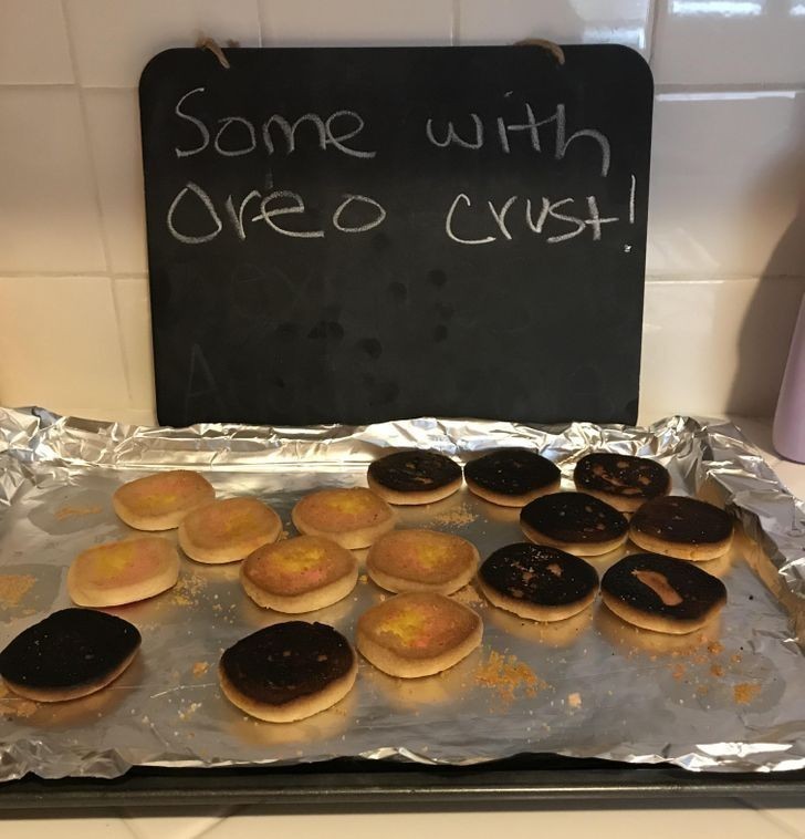 16. "Moja córka upiekła ciasteczka, ale przypaliła niektóre. Powiedziała, że naprawiła te przypalone."