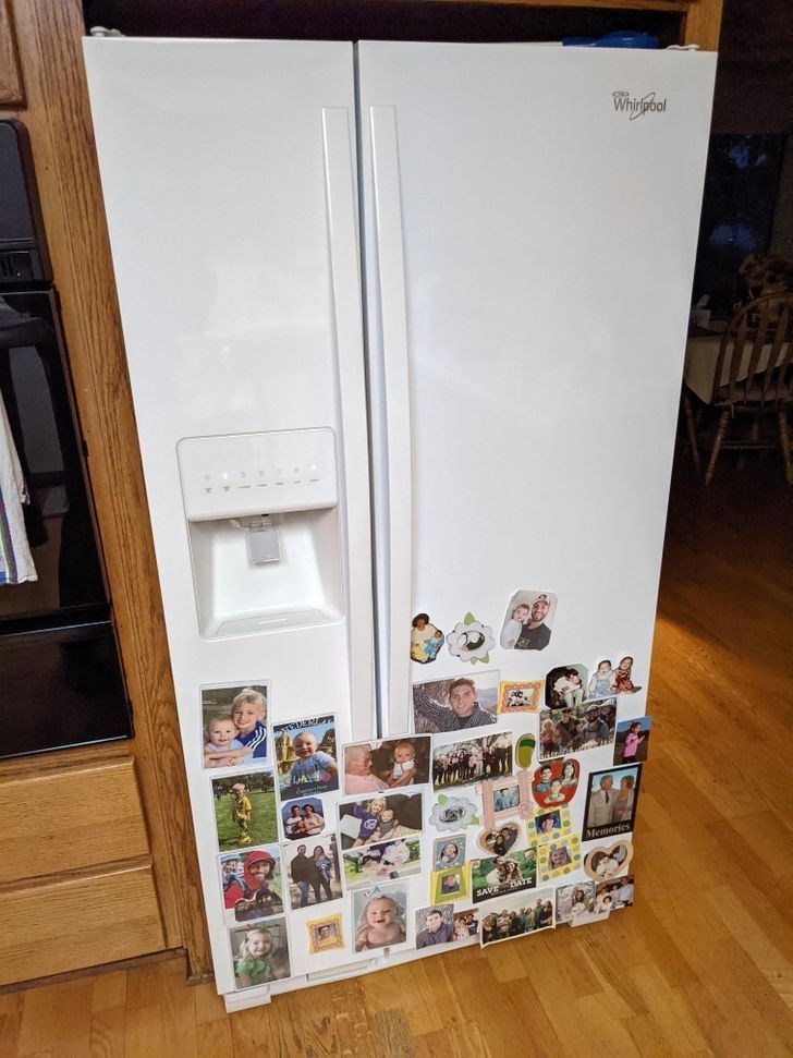 12. "Moja 5-letnia siostrzenica postanowiła nieco zmienić układ zdjęć na rodzinnej lodówce."