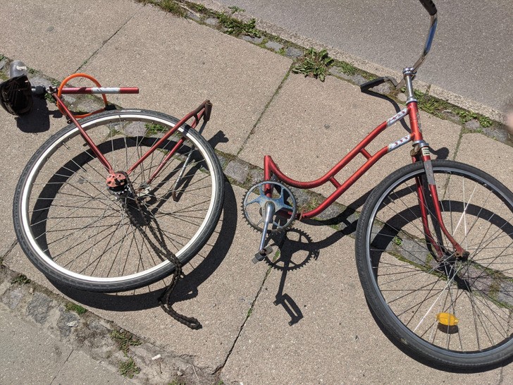 "Mój rower rozpadł się 8 kilometrów od domu."