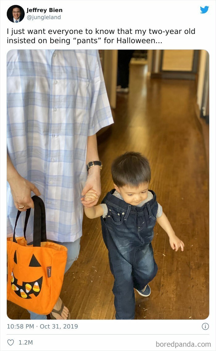 2. "Mój dwulatek nalegał aby przebrać się na Halloween za 'spodnie'."