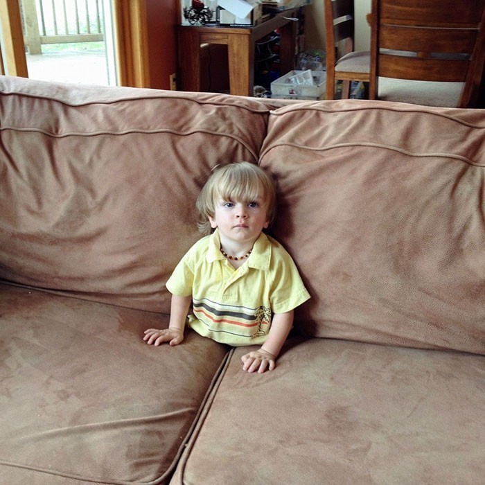 9. "Weszłam do pokoju i zobaczyłam mojego syna oglądającego telewizję w takiej pozycji."