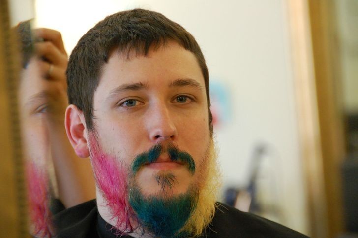 10. "Zafarbowałem brodę w ramach zbiórki na cele charytatywne. Udało nam się uzbierać tysiąc dolarów."