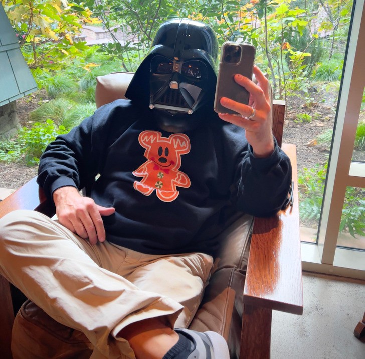 "Kupiłam mężowi maskę Dartha Vadera w Disneylandzie. Nie zamierzał czekać aż wrócimy do domu, by ją przymierzyć."