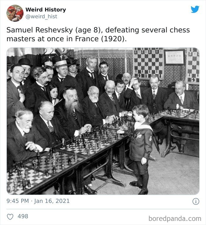 6. "8-letni Samuel Reshevsky, pokonujący wielu mistrzów szachowych jednocześnie. Francja, 1920"