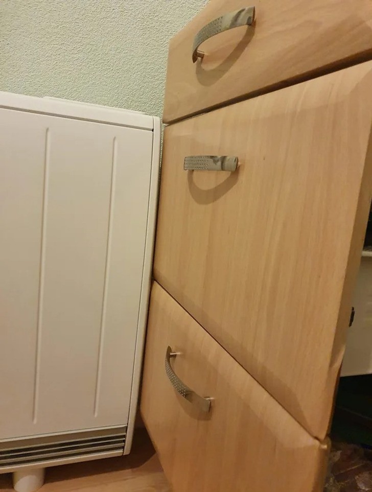 "Właśnie odkryłem, że nie mogę w pełni wysunąć kuchennych szuflad w moim nowym domu, bo blokuje je grzejnik."