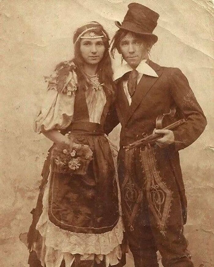 "Para irlandzkich Podróżników w stylowym ubiorze, 1890"