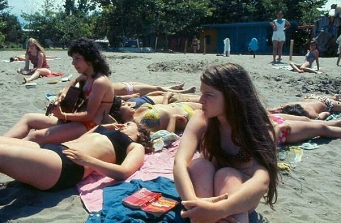 Irańska plaża kilka miesięcy przed islamską rewolucją, 1979