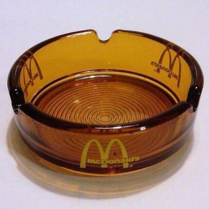 15. Stare popielniczki, które były wszędzie w McDonald's