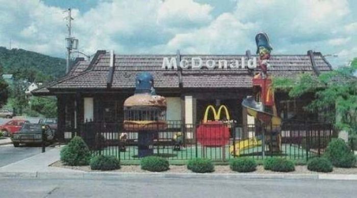 3. Kto pamięta czasy gdy plac zabaw McDonald's wyglądał tak: