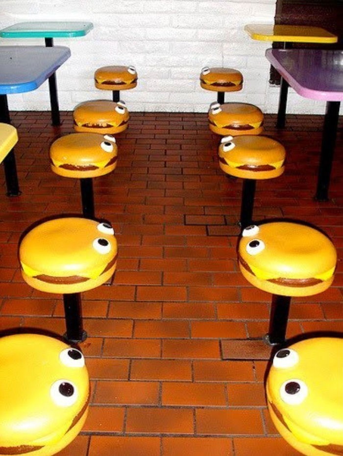 4. Siedzenia w kształcie burgerów