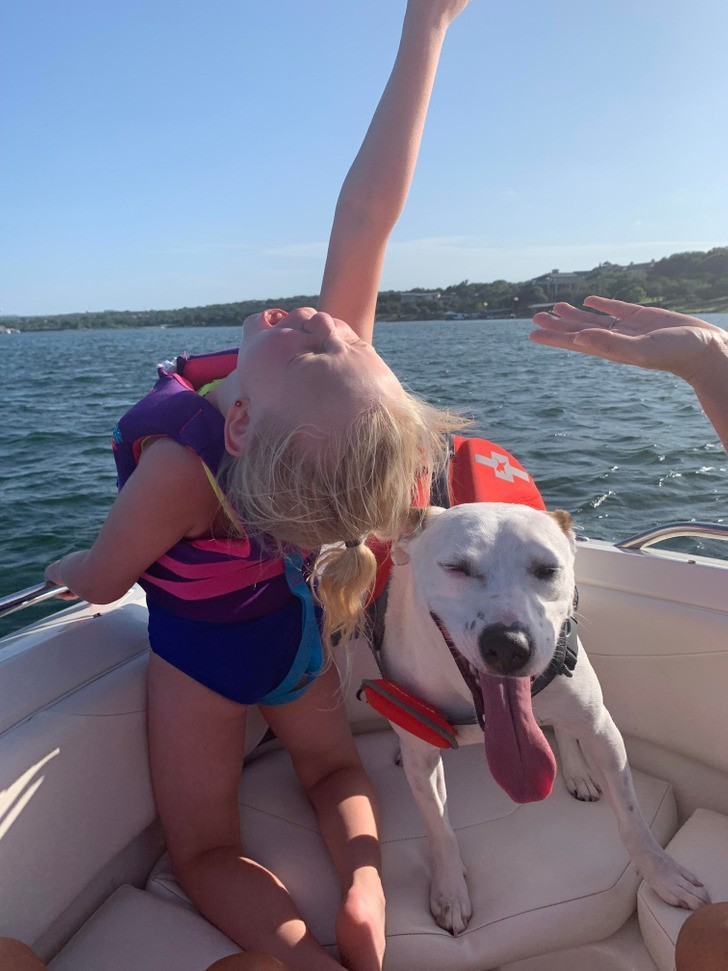 9. "Moja córka i pies w przypływie radości"