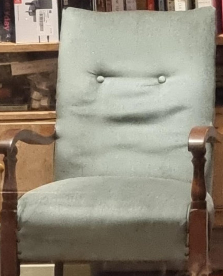 4. "Myślę, że moje krzesło jest nawiedzone."