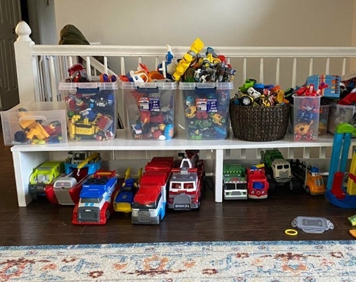 4. "Zbudowałem półkę na zabawki mojego syna."