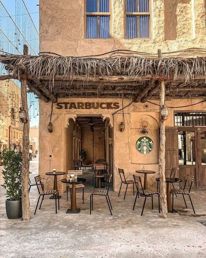 "Starbucks w Al Seef w Dubaju"