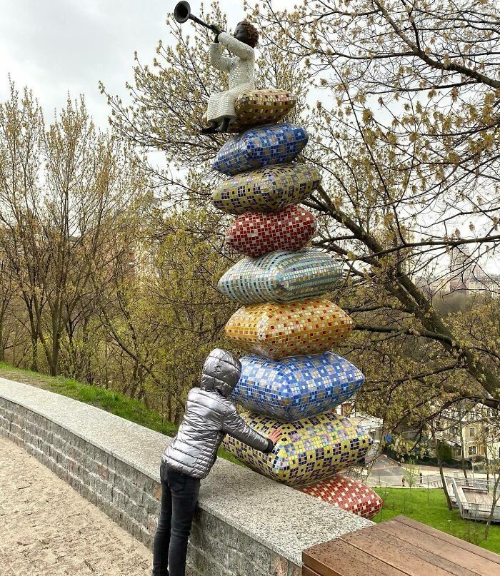 12. Rzeźba poduszek w Kijowie