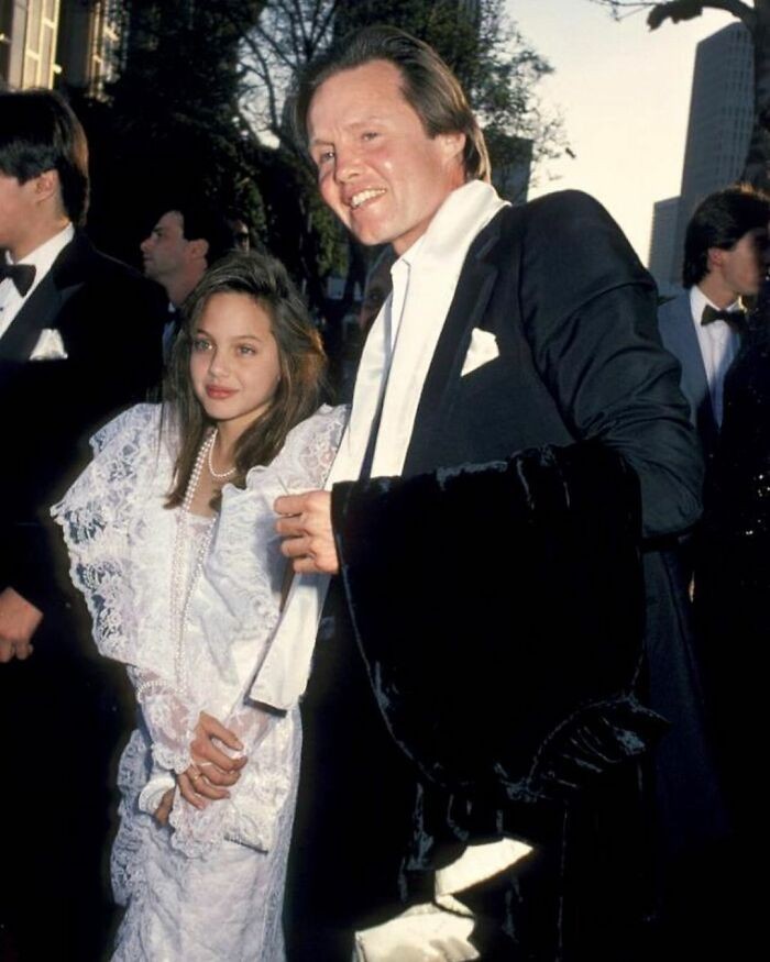 16. Angelina Jolie i jej ojciec Jon Voight na 58 ceremonii wręczenia Oscarów w 1986 roku
