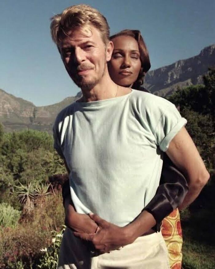 3. Gdy David Bowie został zapytany o jego największe osiągnięcie w życiu, odpowiedział: 'Poślubienie mojej żony.'"