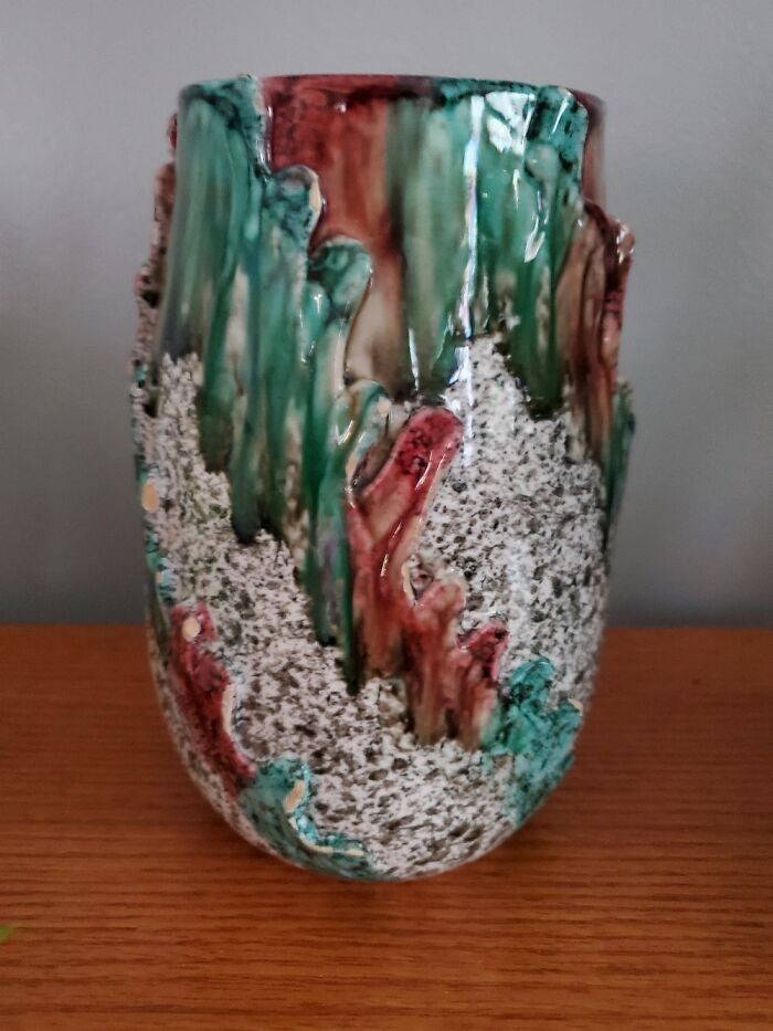 14. "Ręcznie wykonana waza pochodząca z Włoch z okresu II wojny światowej"