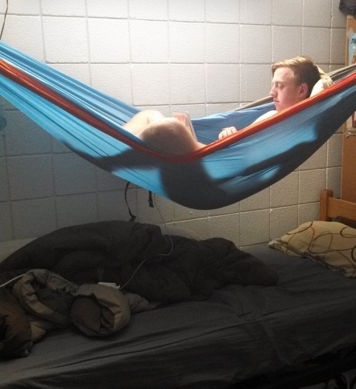 "Niewygodne łóżko w akademiku? Myśl nieszablonowo."