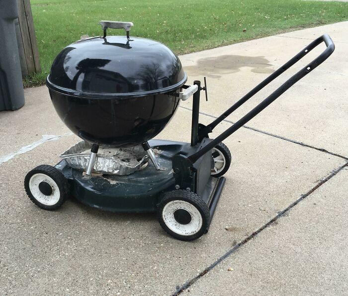 16. "Sąsiad zamontował swój grill na kosiarkę, by łatwiej się go transportowało."