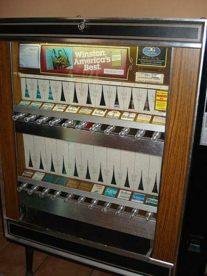 12. Automaty sprzedające papierosy, które nie sprawdzały twojego wieku w żaden sposób