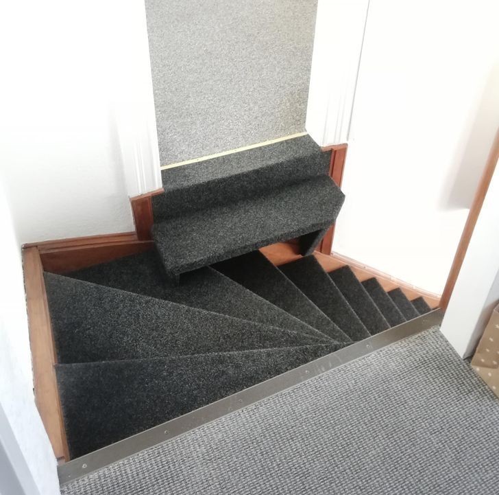 "Dziwaczne schody w moim domu"