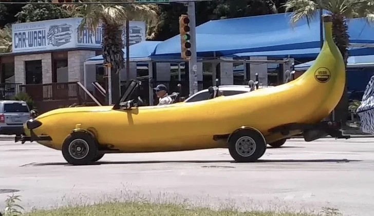 "Samochód-banan"