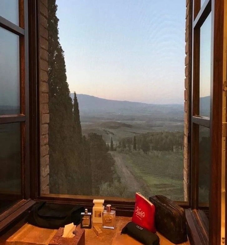"Widok z okna we Florencji wygląda jak obraz."
