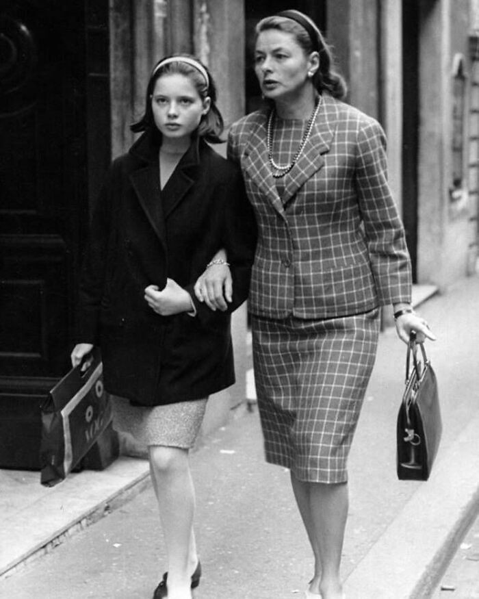 13. Ingrid Bergman i jej córka Isabella w Rzymie, 1962