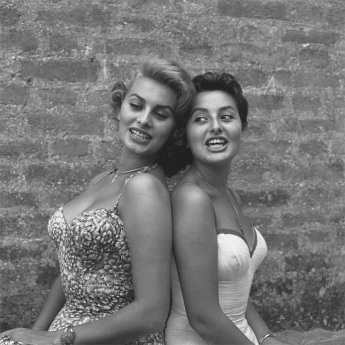 15. Sophia Loren i jej młodsza siostra, Maria, 1955