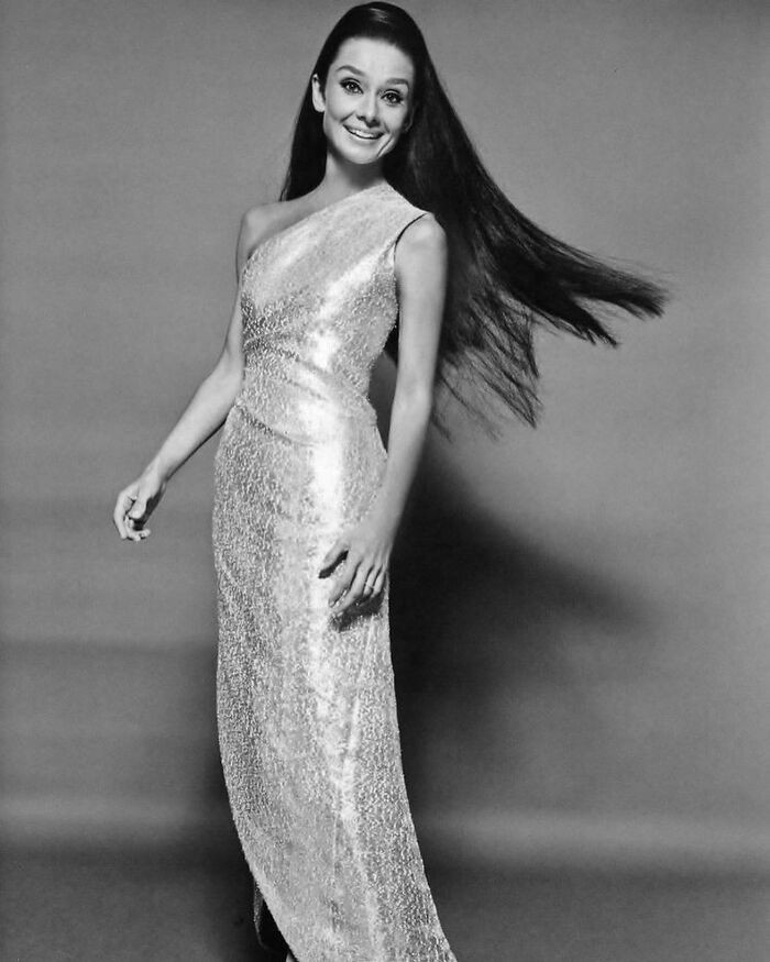 10. Audrey Hepburn podczas sesji zdjęciowej do Vogue, 1966