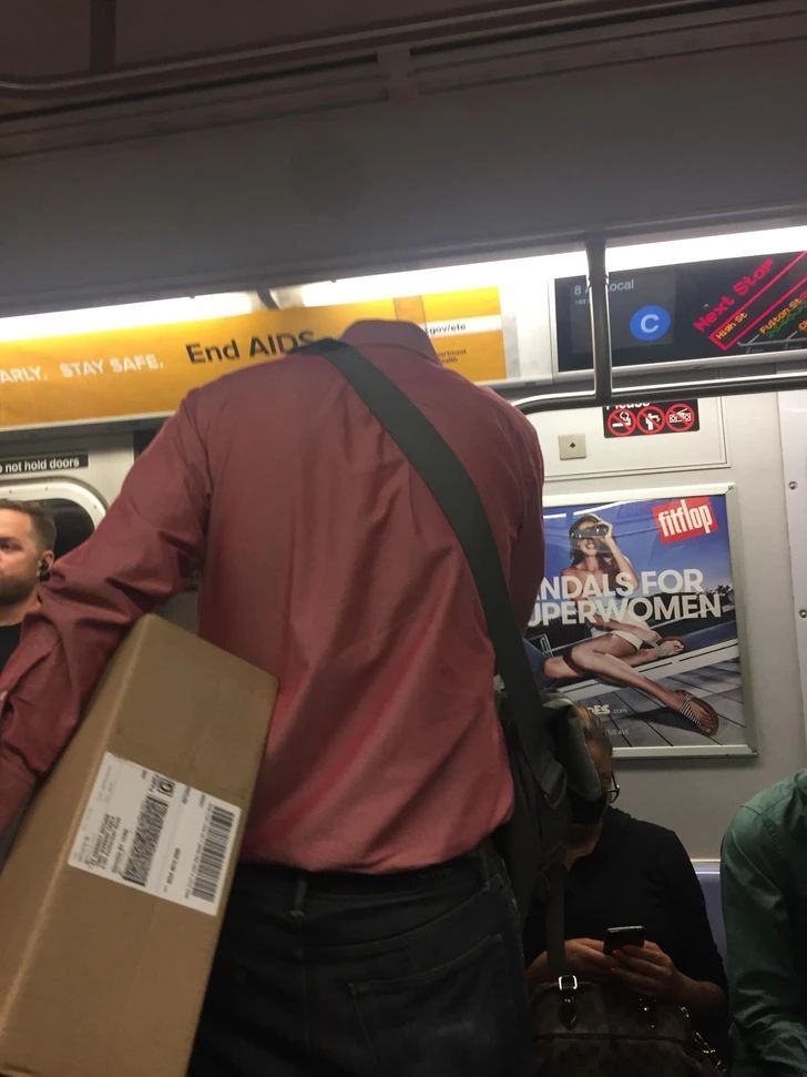 "Bezgłowy mężczyzna w metrze"