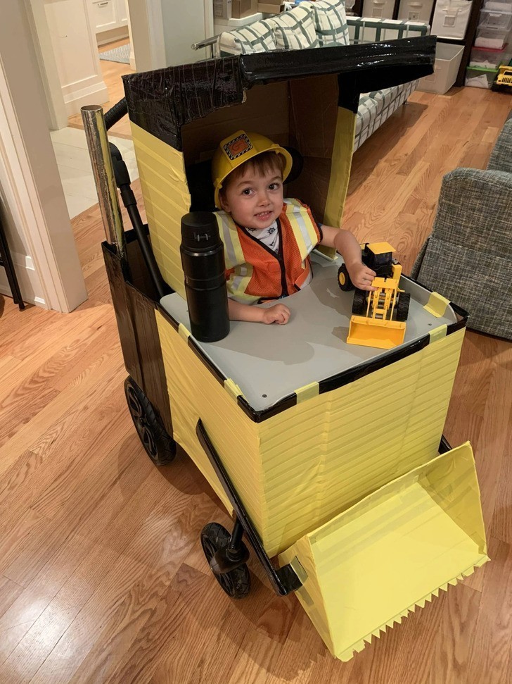 5. "Na Halloween zmieniłem wózek mojego syna w koparkę."