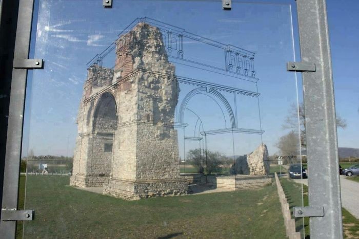 Sprytny sposób na pokazanie wyglądu starożytnych ruin