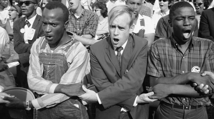 "Biali protestujący dołączyli do marszu na Waszyngton podczas ruchu praw obywatelskich, sierpień 1963"