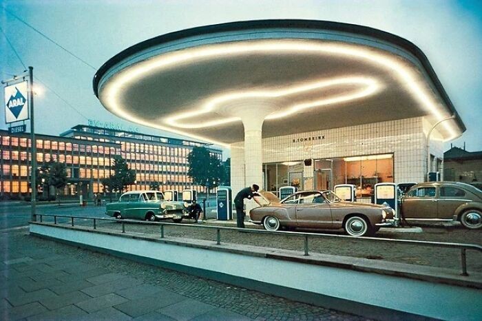 "Stacja paliw w Niemczech, 1958"