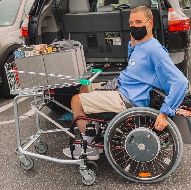 "Wózek sklepowy z możliwością podłączenia do wózka inwalidzkiego"