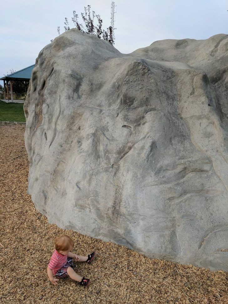 "Ta skała wygląda jakby została nieumiejętnie wklejona do zdjęcia."