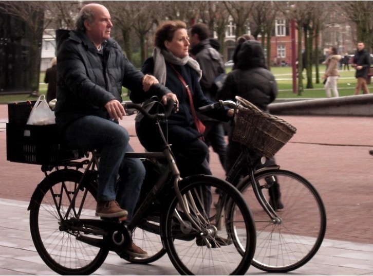 Chodzenie po ścieżkach rowerowych w Holandii